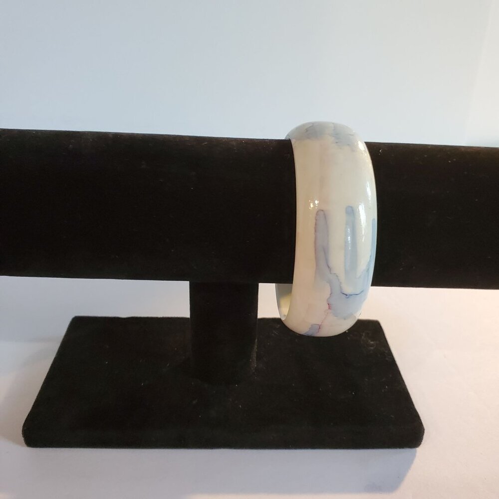 Vintage Marbled Chunky Bangle Bracelet Lucite White Blue 1990s